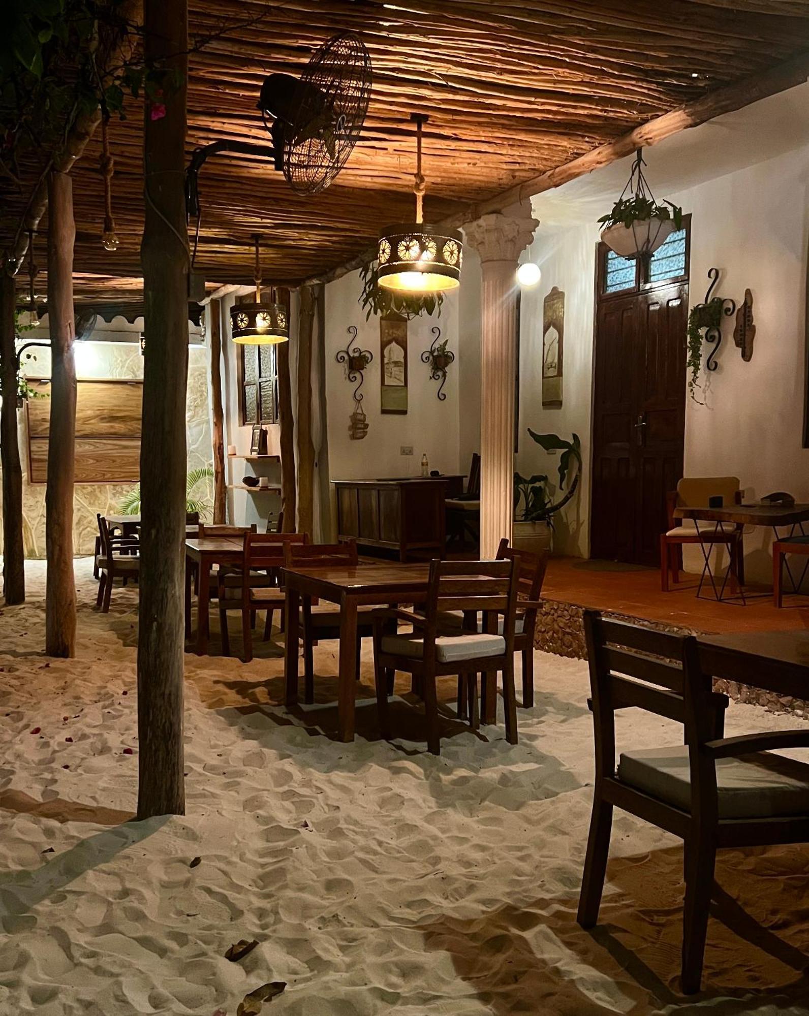 Barabara House Bed and Breakfast Jambiani  Buitenkant foto